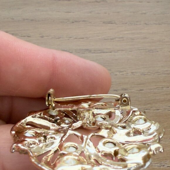 Vintage Aurora Borealis Rhinestone Circle Brooch Pin Gold-Tone Setting - Picture 9 of 10